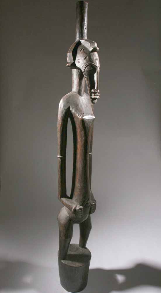 statue africaine filiforme